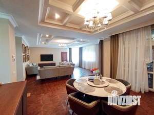 Коттедж 550м², 3-этажный, участок 19 сот.  