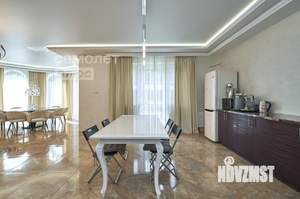 Коттедж 293м², 3-этажный, участок 8 сот.  