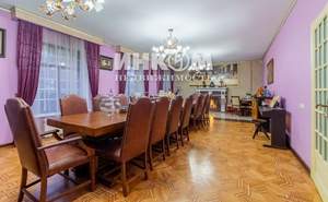 Дом 980м², 3-этажный, участок 90 сот.  
