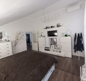 Дом 200м&sup2;, 2-этажный, участок 9 сот.  