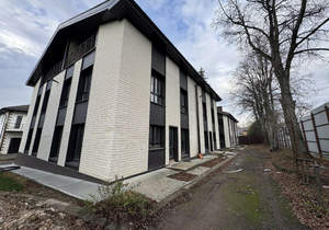 Дом 150м&sup2;, 3-этажный, участок 2 сот.  