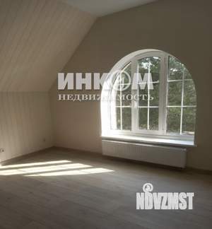 Дом 270м&sup2;, 2-этажный, участок 12 сот.  