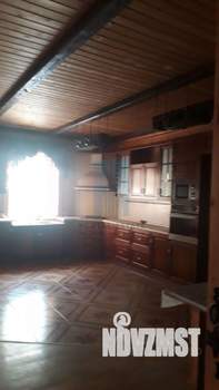 Дом 250м², 3-этажный, участок 12 сот.  