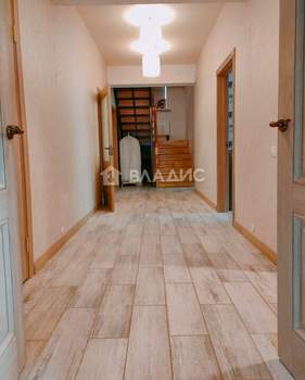 Дом 240м², 2-этажный, участок 10 сот.  