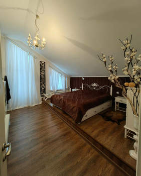 Дом 200м&sup2;, 2-этажный, участок 9 сот.  