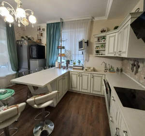 Дом 200м&sup2;, 2-этажный, участок 9 сот.  