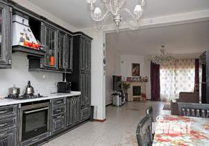 Дом 262м&sup2;, 3-этажный, участок 28 сот.  