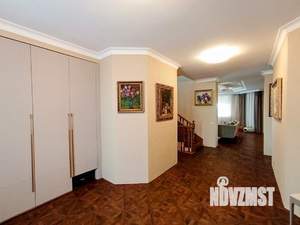 Коттедж 550м², 3-этажный, участок 19 сот.  