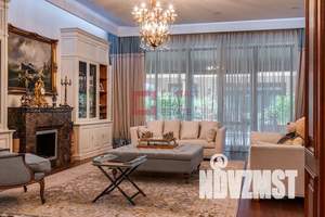 Дом 350м&sup2;, 2-этажный, участок 15 сот.  