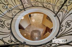 Коттедж 293м&sup2;, 3-этажный, участок 8 сот.  