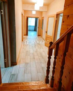Дом 240м², 2-этажный, участок 10 сот.  