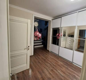 Дом 200м&sup2;, 2-этажный, участок 9 сот.  