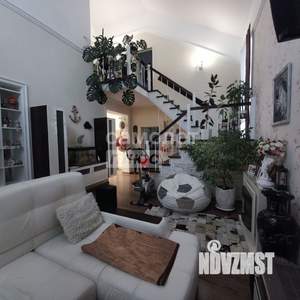 Дом 200м&sup2;, 2-этажный, участок 9 сот.  