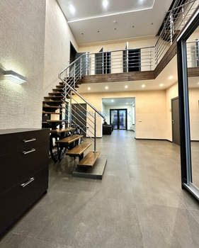 Дом 221м&sup2;, 2-этажный, участок 8 сот.  