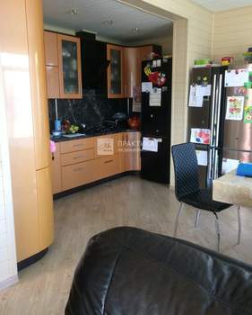 Дом 140м², 2-этажный, участок 18 сот.  