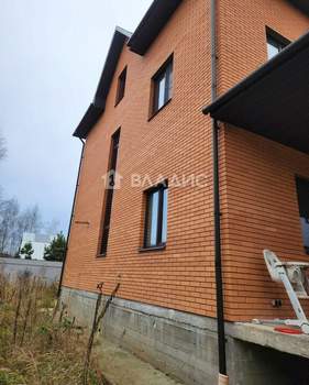 Дом 161м&sup2;, 3-этажный, участок 9 сот.  