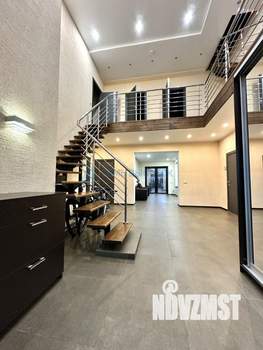 Дом 221м&sup2;, 2-этажный, участок 8 сот.  