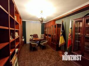 Коттедж 550м², 3-этажный, участок 19 сот.  